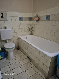 DOM S OBYTNOU ČASŤOU + PRIESTOR NA DROBNÉ PODNIKANIE V MÉRA