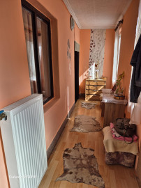 DOM S OBYTNOU ČASŤOU + PRIESTOR NA DROBNÉ PODNIKANIE V MÉRA