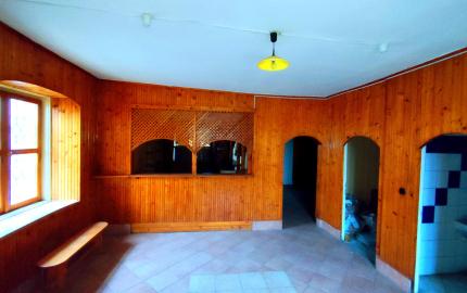 Polyfunkčná budova 3km od hranice v Hollóháza