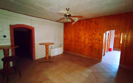 Polyfunkčná budova 3km od hranice v Hollóháza