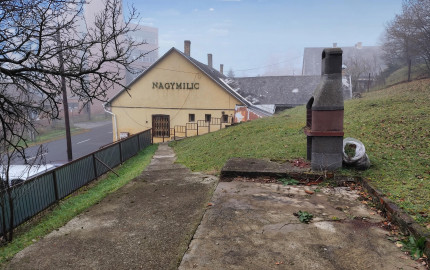 Polyfunkčná budova 3km od hranice v Hollóháza