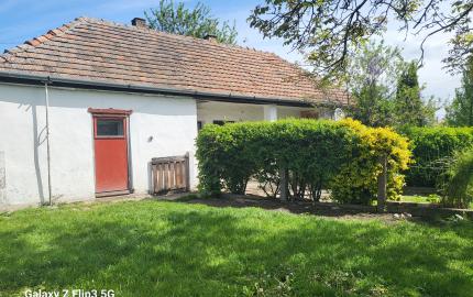 Úžasná záhrada, dobrá lokalita, menší dom v MÉRA