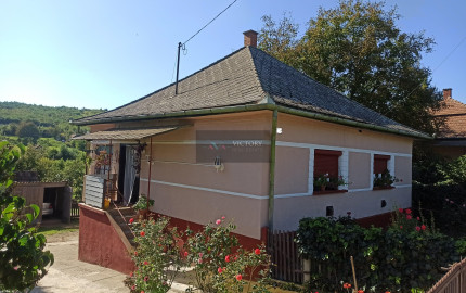 CHALUPA/DOM S VEĽKÝM POZEMKOM – SZALASZEND (IBA 40 MIN. OD KOŠÍC)