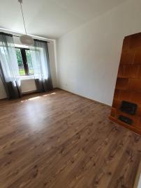 REZERVOVANÝ- EXKLUZÍVNE LEN PRE NÁROČNÝCH HOLLÓHÁZA