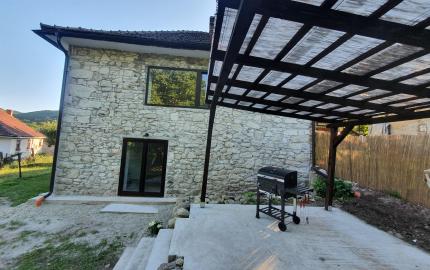 REZERVOVANÝ- EXKLUZÍVNE LEN PRE NÁROČNÝCH HOLLÓHÁZA