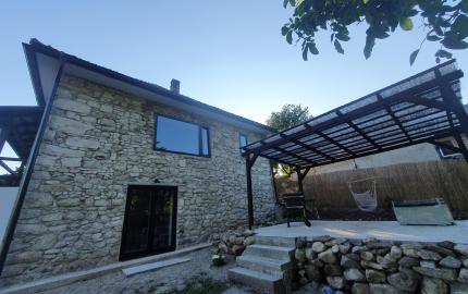 REZERVOVANÝ- EXKLUZÍVNE LEN PRE NÁROČNÝCH HOLLÓHÁZA