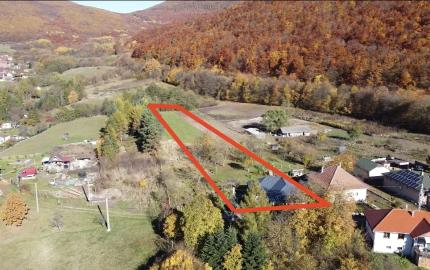 Dom pod lesom s panorámou, 2700 m2 pozemok