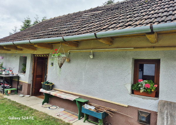 Gazdovský dom s výhľadom na hrad Füzér – 3400 m2 pozemok v objatí prírody