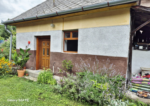 Gazdovský dom s výhľadom na hrad Füzér – 3400 m2 pozemok v objatí prírody