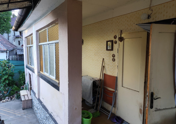 Dom v Tornyosnémeti, 2 km za hranicou