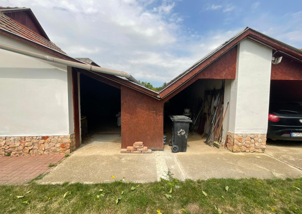 ZREKONŠTRUOVANÝ, GAZDOVSKÝ DOM S GÁNKOM v Méra, Maďarsko