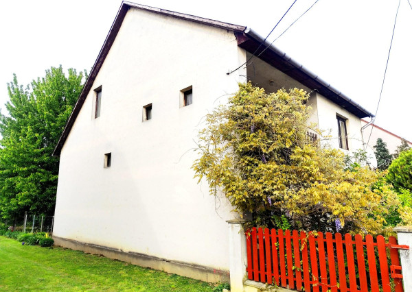 REZERVOVANÝ - Priestranný dom v obľúbenej Hidasnémeti, 3km od hranice