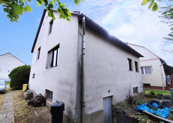 REZERVOVANÝ - Priestranný dom v obľúbenej Hidasnémeti, 3km od hranice