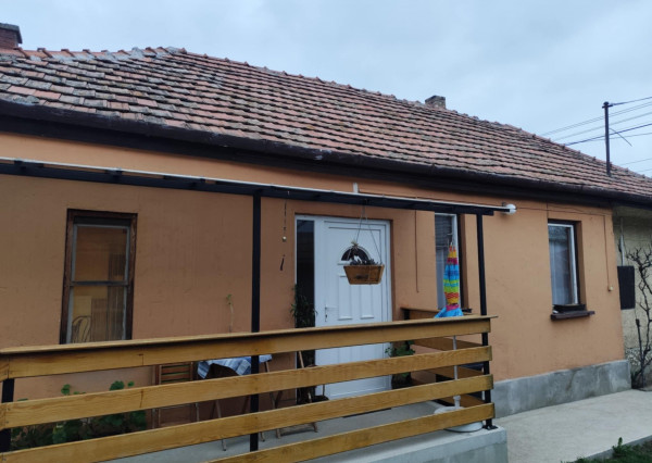 DOM S OBYTNOU ČASŤOU + PRIESTOR NA DROBNÉ PODNIKANIE V MÉRA