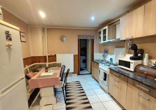 DOM S OBYTNOU ČASŤOU + PRIESTOR NA DROBNÉ PODNIKANIE V MÉRA