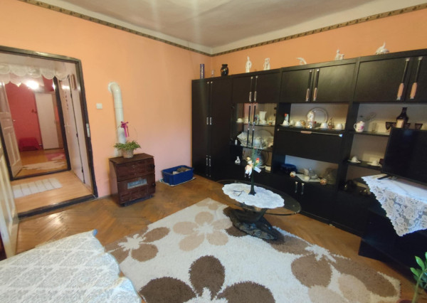 DOM S OBYTNOU ČASŤOU + PRIESTOR NA DROBNÉ PODNIKANIE V MÉRA