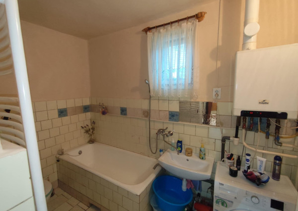 DOM S OBYTNOU ČASŤOU + PRIESTOR NA DROBNÉ PODNIKANIE V MÉRA