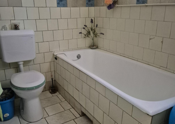 DOM S OBYTNOU ČASŤOU + PRIESTOR NA DROBNÉ PODNIKANIE V MÉRA