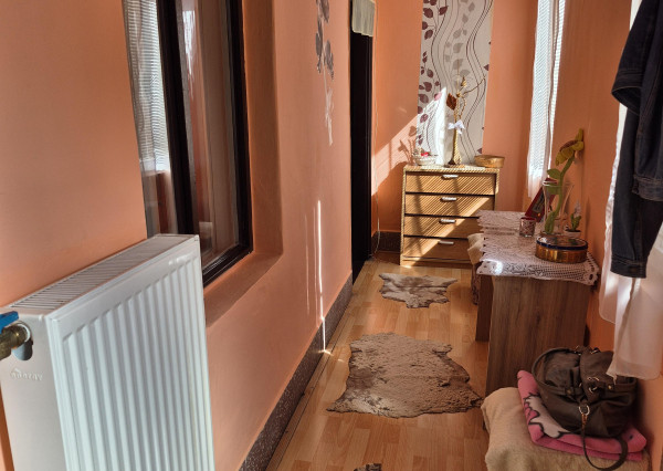 DOM S OBYTNOU ČASŤOU + PRIESTOR NA DROBNÉ PODNIKANIE V MÉRA