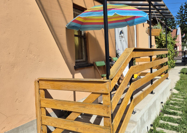 DOM S OBYTNOU ČASŤOU + PRIESTOR NA DROBNÉ PODNIKANIE V MÉRA