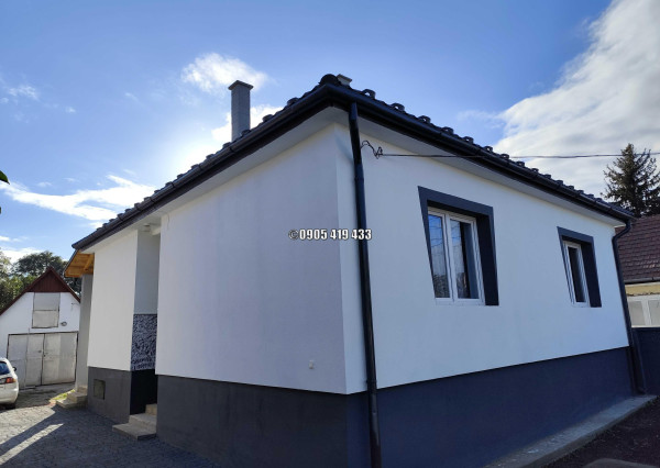 Výborný zrekonštruovaný dom s garážou v Encs