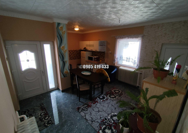 Výborný zrekonštruovaný dom s garážou v Encs