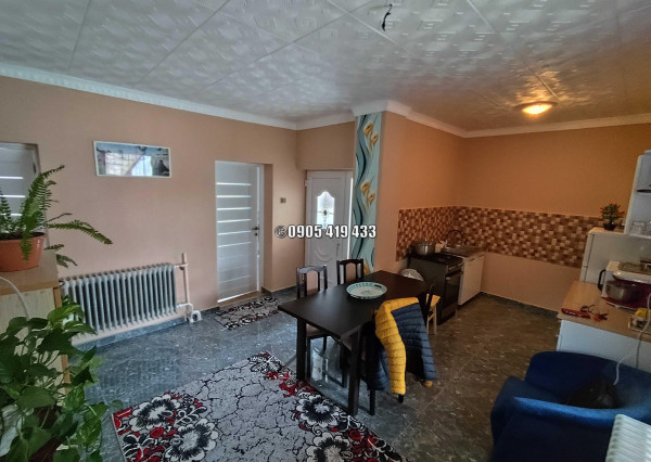 Výborný zrekonštruovaný dom s garážou v Encs