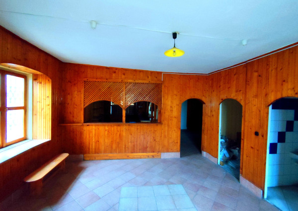 Polyfunkčná budova 3km od hranice v Hollóháza