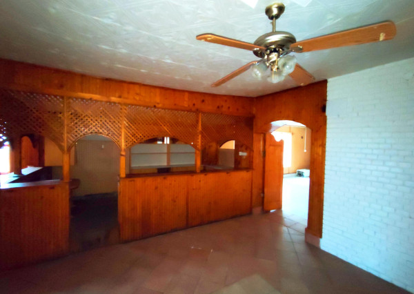 Polyfunkčná budova 3km od hranice v Hollóháza