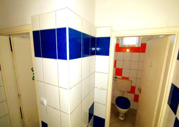 Polyfunkčná budova 3km od hranice v Hollóháza