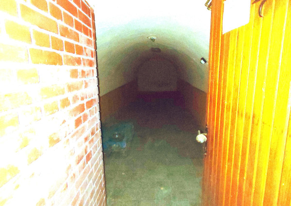 Polyfunkčná budova 3km od hranice v Hollóháza