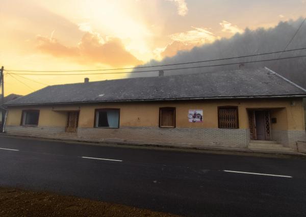 Polyfunkčná budova 3km od hranice v Hollóháza