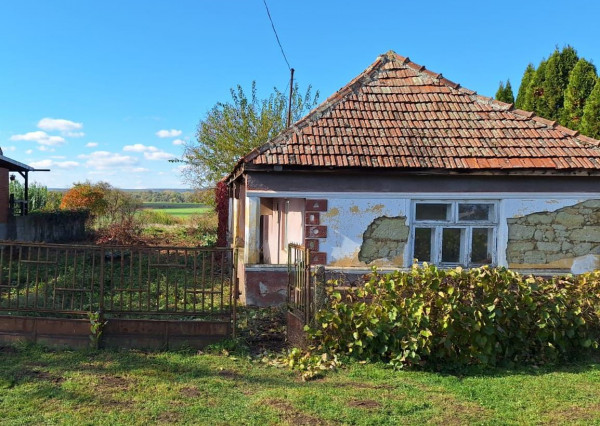 Lacný dom s veľkým, rovným pozemkom vo Vilmány