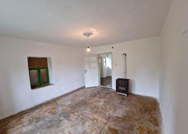 Úžasná záhrada, dobrá lokalita, menší dom v MÉRA