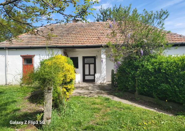 Úžasná záhrada, dobrá lokalita, menší dom v MÉRA