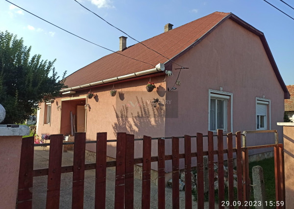 Veľkorysý 4i. TEHLOVÝ rodinný dom v MÉRA