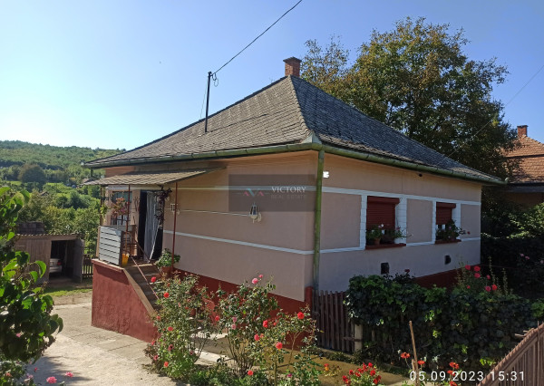 CHALUPA/DOM S VEĽKÝM POZEMKOM – SZALASZEND (IBA 40 MIN. OD KOŠÍC)