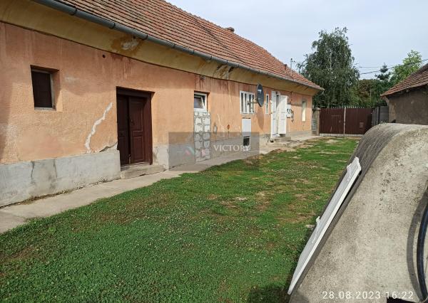 Suchý 2 izbový gazdovský dom v Gönci s ústredným kúrením