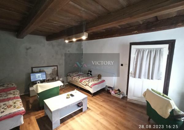 Suchý 2 izbový gazdovský dom v Gönci s ústredným kúrením