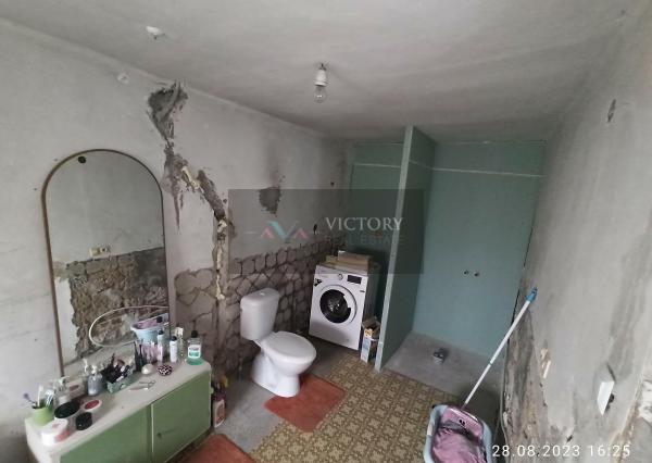 Suchý 2 izbový gazdovský dom v Gönci s ústredným kúrením