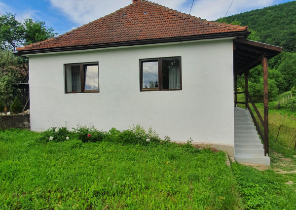 REZERVOVANÝ- EXKLUZÍVNE LEN PRE NÁROČNÝCH HOLLÓHÁZA