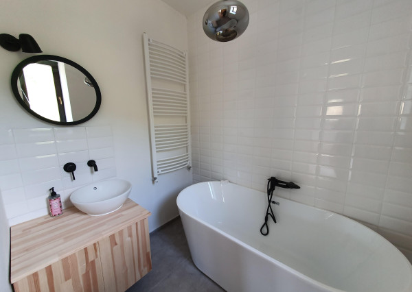 REZERVOVANÝ- EXKLUZÍVNE LEN PRE NÁROČNÝCH HOLLÓHÁZA