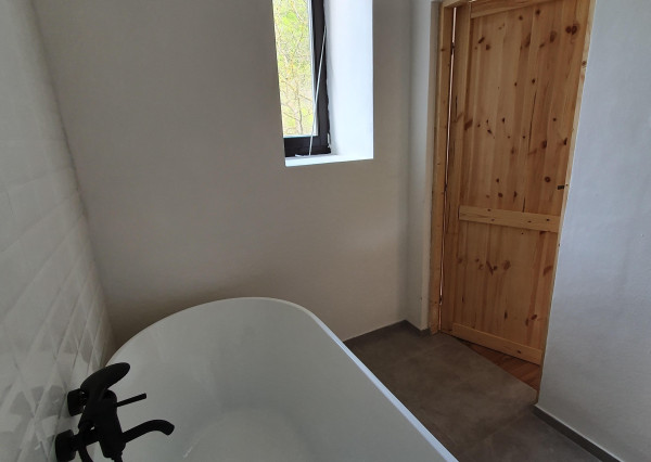 REZERVOVANÝ- EXKLUZÍVNE LEN PRE NÁROČNÝCH HOLLÓHÁZA