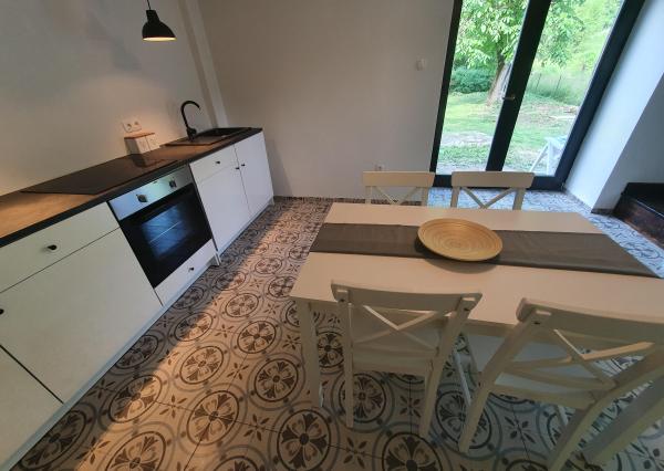 REZERVOVANÝ- EXKLUZÍVNE LEN PRE NÁROČNÝCH HOLLÓHÁZA