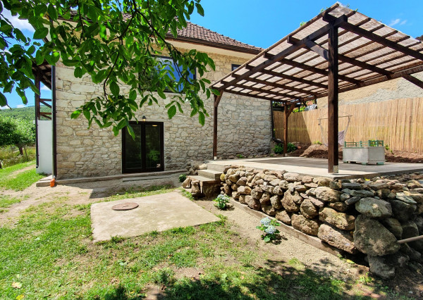 REZERVOVANÝ- EXKLUZÍVNE LEN PRE NÁROČNÝCH HOLLÓHÁZA