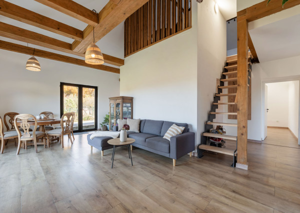 Dom pod lesom s panorámou, 2700 m2 pozemok