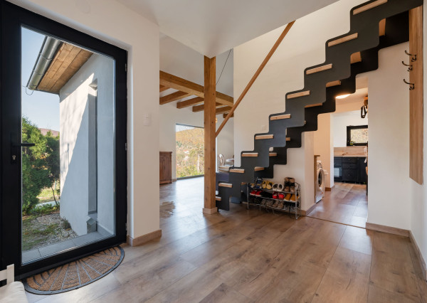 Dom pod lesom s panorámou, 2700 m2 pozemok