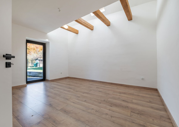 Dom pod lesom s panorámou, 2700 m2 pozemok