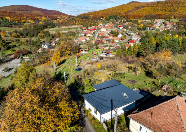 Dom pod lesom s panorámou, 2700 m2 pozemok