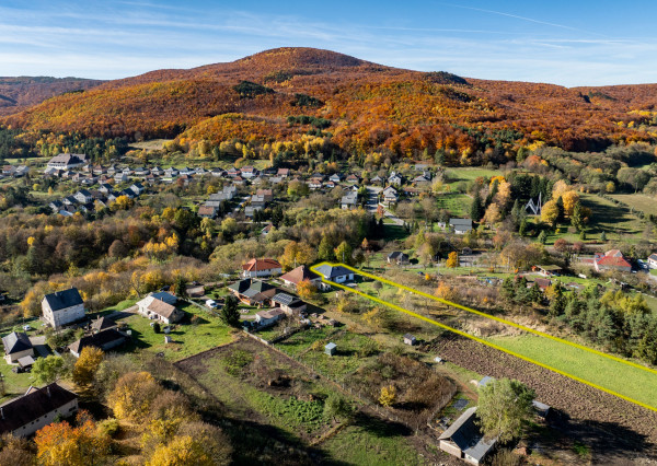 Dom pod lesom s panorámou, 2700 m2 pozemok